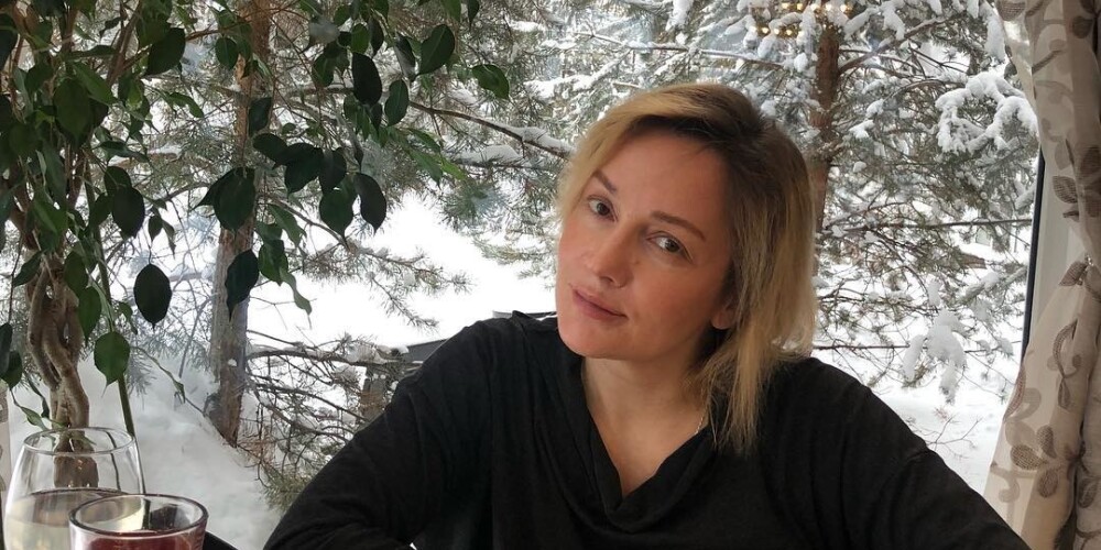 "Вообще на себя не похожа, другое лицо": 49-летнюю Татьяну Буланову не узнали на фото без косметики
