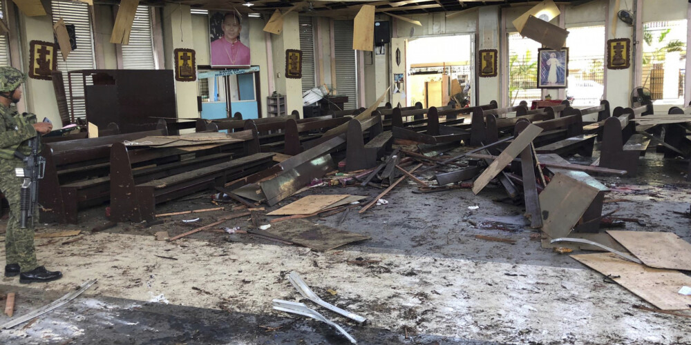 Двойной взрыв в церкви на Филиппинах: погибли почти 30 человек