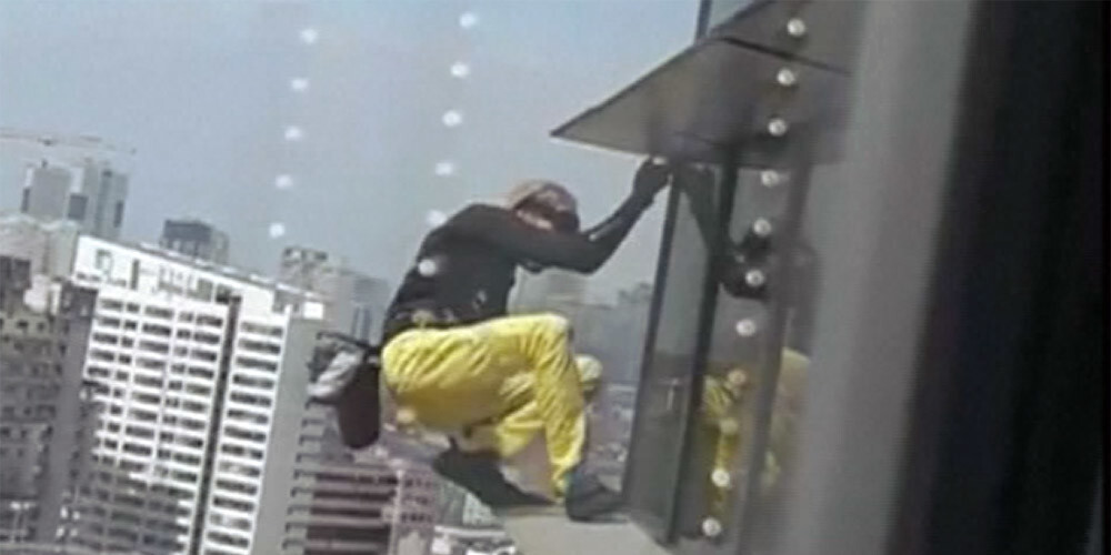 Starp dzīvību un nāvi: franču zirnekļcilvēks bez jebkādas drošības uzrāpjas Filipīnu GT tornī