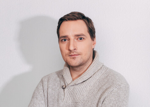 "Neesmu no tiem cilvēkiem, kas mēdz izrunāties ar draugiem, uzticot sāpes un pārdomas. Lūk, tā esmu atradis veidu, kā sakārtot savu iekšējās pasaules atskaiti," par dienasgrāmatas rakstīšanu saka aktieris.