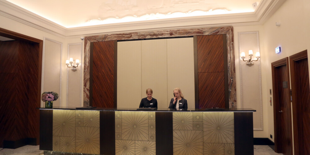 Viesnīcas darbinieki.