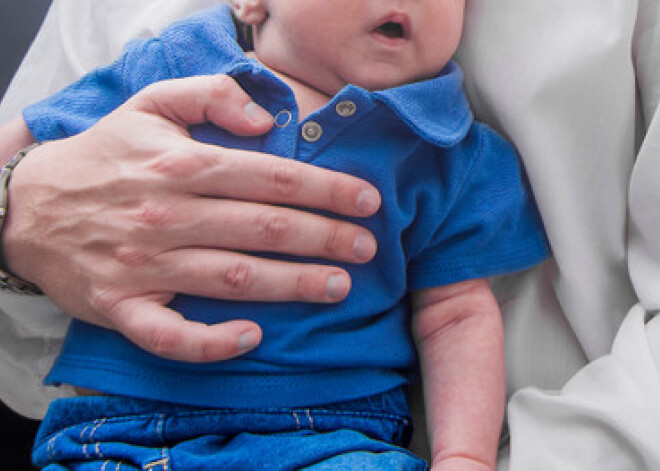 Pērn teju puse mazuļu Valmierā dzimuši ģimenēs, kur vecāki nav precējušies