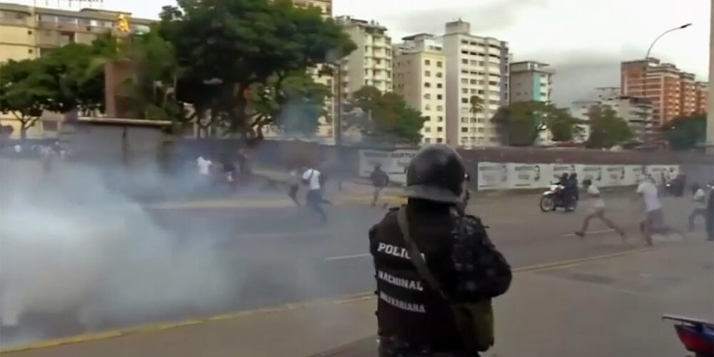 Venecuēlā aizturēti 5 ārvalstu žurnālisti, kuri atspoguļoja protestus pret Maduro