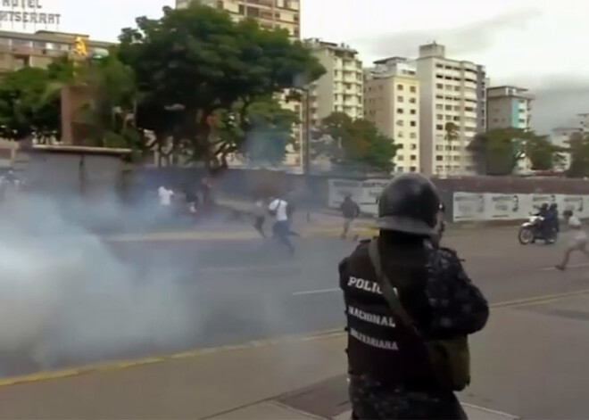 Venecuēlā aizturēti 5 ārvalstu žurnālisti, kuri atspoguļoja protestus pret Maduro