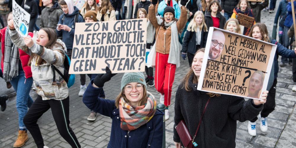 Tūkstošiem jauniešu Beļģijā protestos pieprasa aktīvāku rīcību cīņā ar klimata izmaiņām
