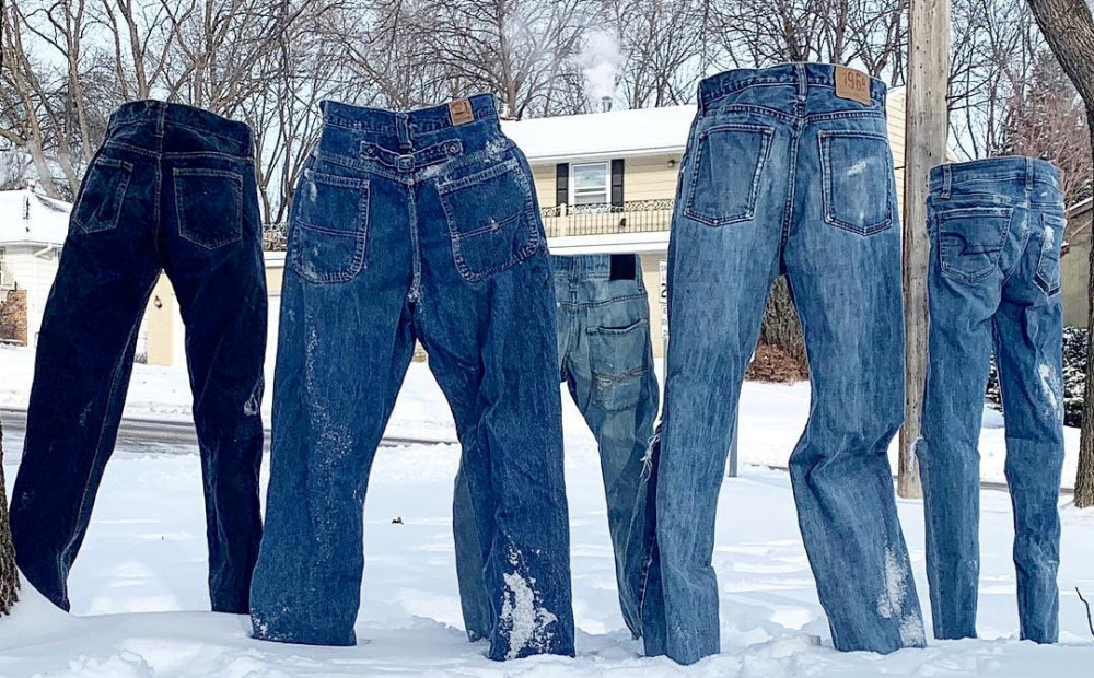 VIDEO: džinsu bikses ledainos laikapstākļos Minesotā pilnībā sasalst pāris minūšu laikā