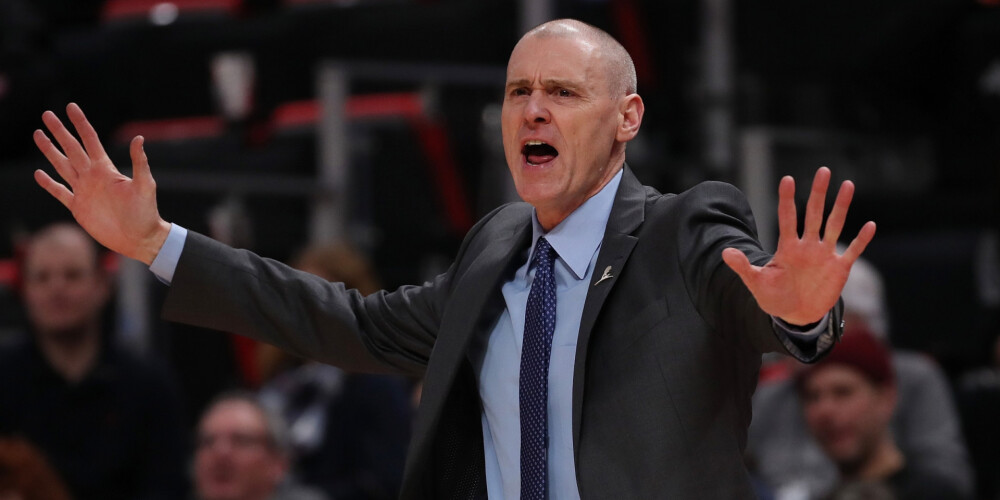 Ričards Prestons Karlails (dzimis 1959. gada 27. oktobrī) ir amerikāņu basketbola treneris un bijušais spēlētājs. Strādājis par galveno treneri Dalasas "Mavericks", Indianas "Pacers" un Detroitas "Pistons" komandās. Kā spēlētājs pārstāvējis Bostonas "Celtics", Ņujorkas "Knicks" un Ņūdžersijas "Nets" komandas. Viņš ir viens no retajiem, kam izdevies tikt pie NBA čempiontitula gan kā spēlētājam, gan trenerim.