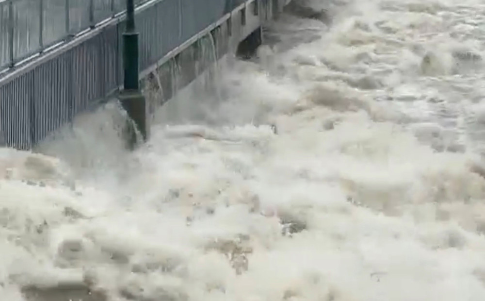 FOTO: Austrālijas ziemeļaustrumus piemeklējuši gadsimta plūdi