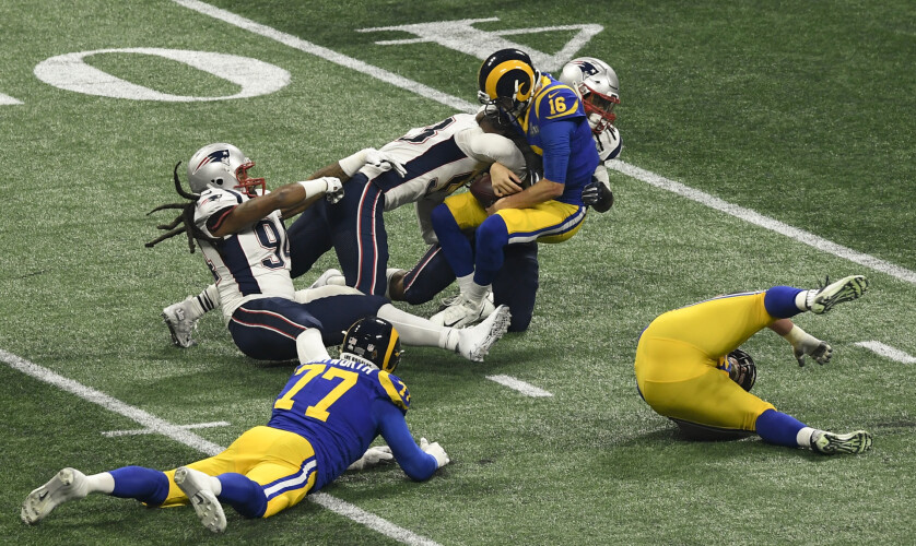 "Patriots" komanda "Super Bowl" spēlē nu uzvarējusi sešas reizes, kas kopā ar Pitsburgas "Steelers" ir visu laiku labākais sasniegums, kamēr "Rams" to paveikusi vienreiz - 1999.gadā.