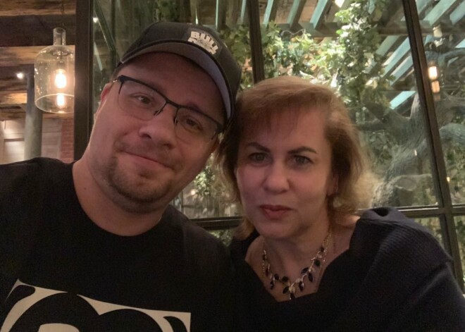 Гарик Харламов показал свою маму, но поклонники приняли ее за сестру