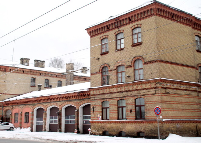 VUGD vismaz 17 gadus pieļāvis iedzīvotāju nelikumīgu mitināšanos virs Akmeņu ielas depo