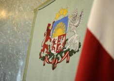 Ierobežojumi Latvijas himnas izpildīšanai ierobežotu iedzīvotāju iespējas paust savu patriotismu, uzskata Saeimas Juridiskās komisijas deputāti.