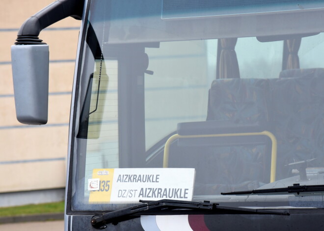 Maz izmantotos vietējās nozīmes autobusu maršrutos varētu atcelt braukšanas maksu