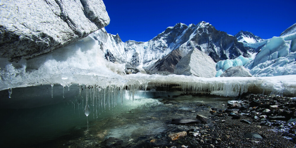 "Šī ir vēl nedzirdēta klimata krīze" - līdz gadsimta beigām varētu pazust trešā daļa Himalaju ledāju
