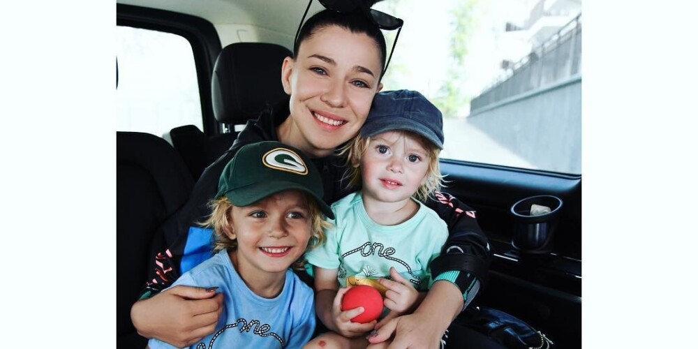 Елка со своими крестниками