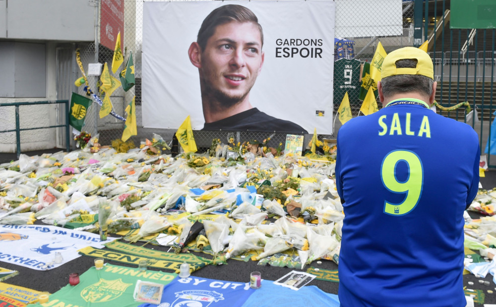 Francijas klubs pieprasa miljonus par, visticamāk, mirušā futbolista pāreju