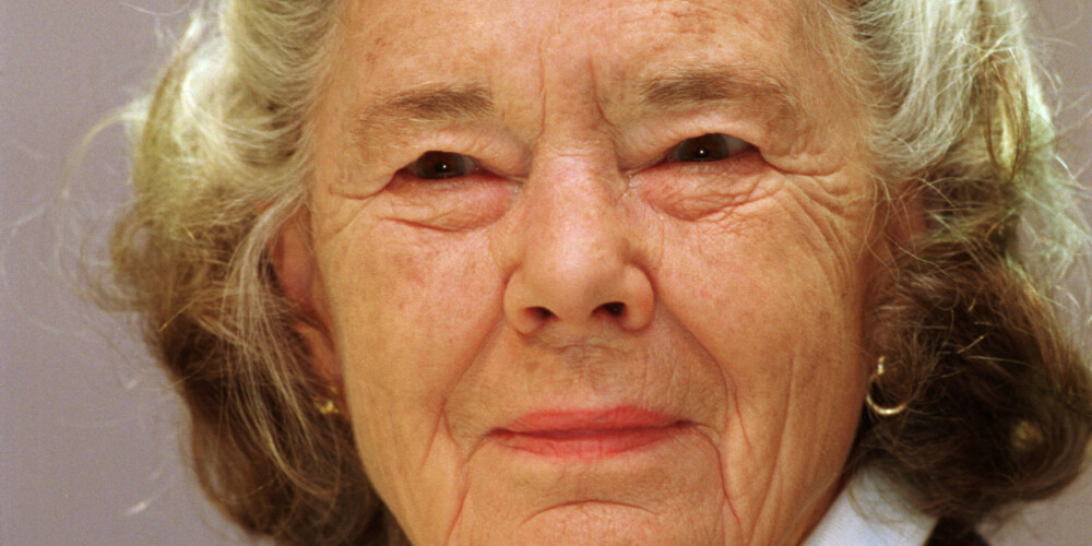 94 gadu vecumā viņsaulē devusies romantisko filmu karaliene Rozamunde Pilčere