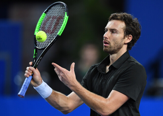 Sīvā cīņā Ernests Gulbis zaudē moldāvam Albotam