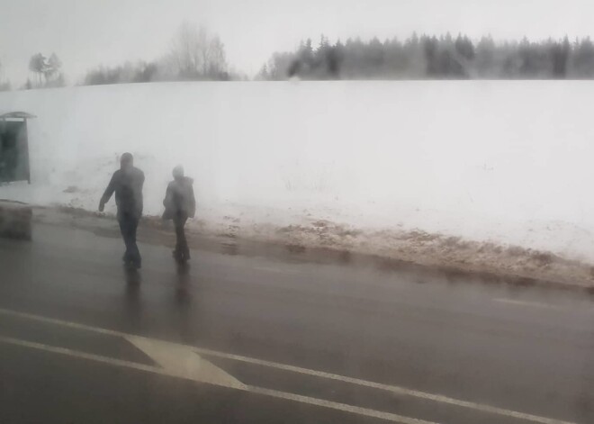 Viņš vienatnē nepameta raudošu meiteni - autobusa šoferis, kas pelnījis aplausus