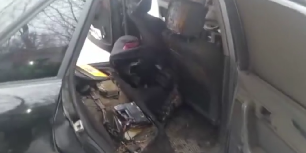 Родители оставили ребенка в машине, которая неожиданно загорелась