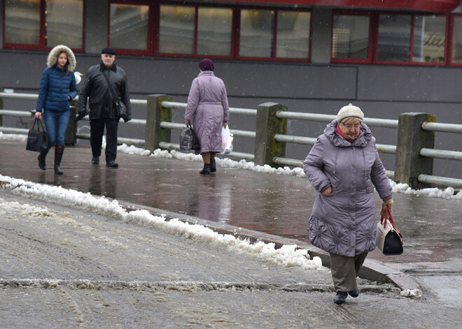 Svētdien Latvijā turpinās ieplūst silts gaiss un gaidāms lietus