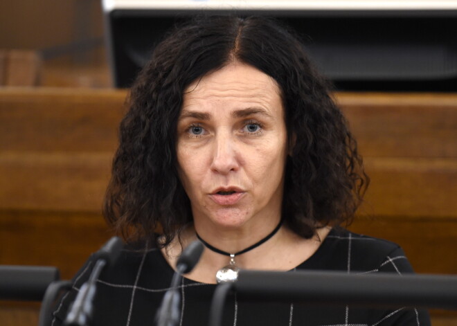 Ministre rosina apturēt finansējuma piešķiršanu sporta būvēm, to novirzot pedagogu algām