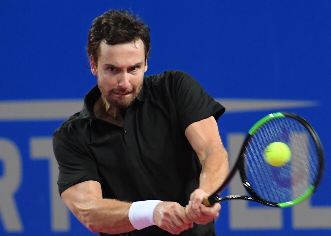 Gulbis nepārvar kvalifikāciju ATP turnīrā Roterdamā, tomēr pamatturnīrā iekļūst kā "laimīgais zaudētājs"