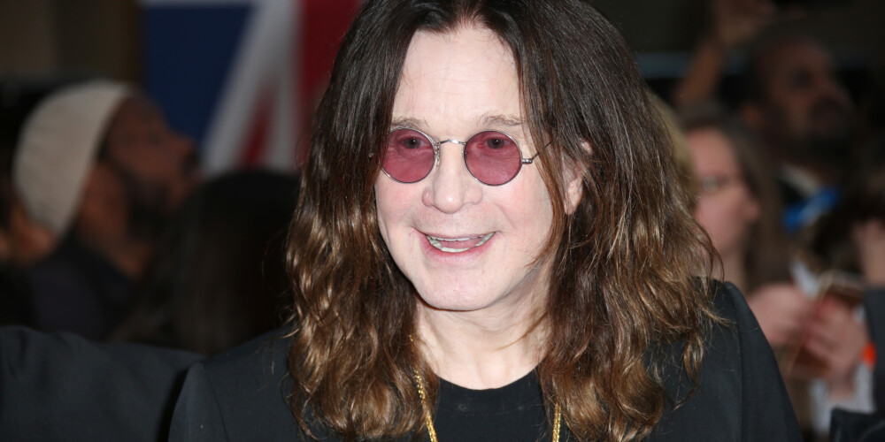 Pēc smagas saslimšanas intensīvās terapijas nodaļā nogādāts britu rokeris Ozijs Osborns.