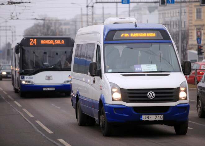 Mikroautobusu pārvadājumu līgums "Rīgas satiksmei" var nest vairākus miljonus lielus zaudējumus, biļešu cenas esot zem pašizmaksas