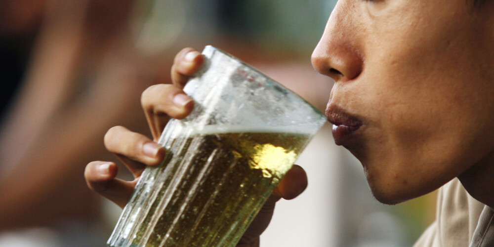 Indīga alkohola lietošanas rezultātā Indijā miruši 99 cilvēki
