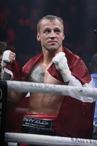 Mairis Briedis atkal boksēsies "Arēnā Rīga" līdzjutēju tūkstošu priekšā.