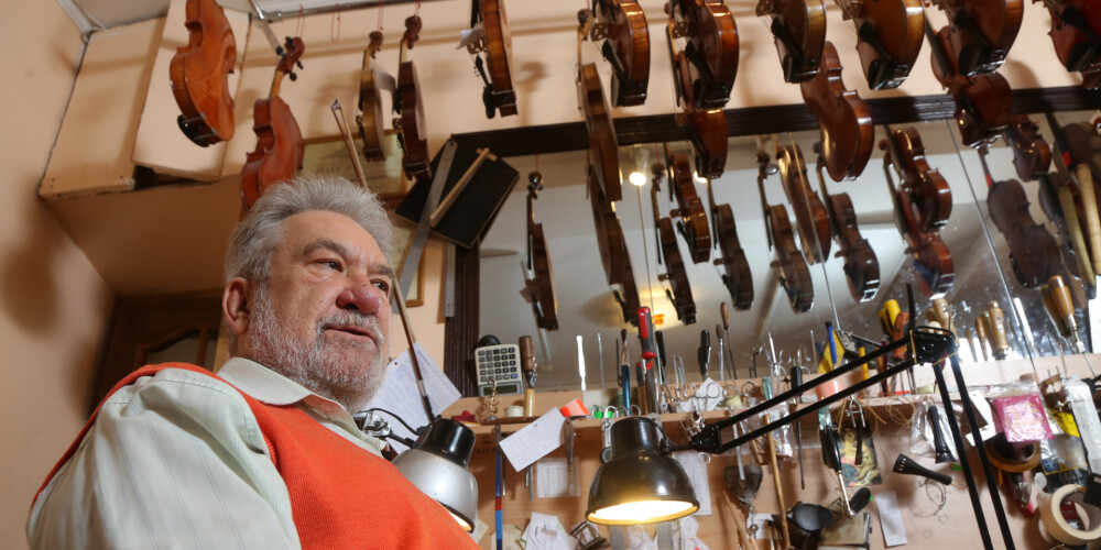 Vijoļu dakteris, kurš restaurējis tūkstošiem instrumentu