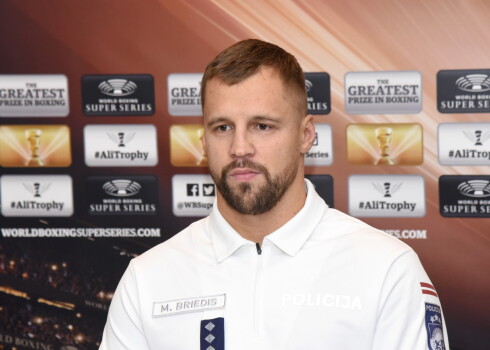 Bokseris Mairis Briedis piedalās preses konferencē, kurā informē par jūnijā gaidāmo Pasaules boksa supersērijas cīņu ar poļu bokseri Krištofu Glovacki.