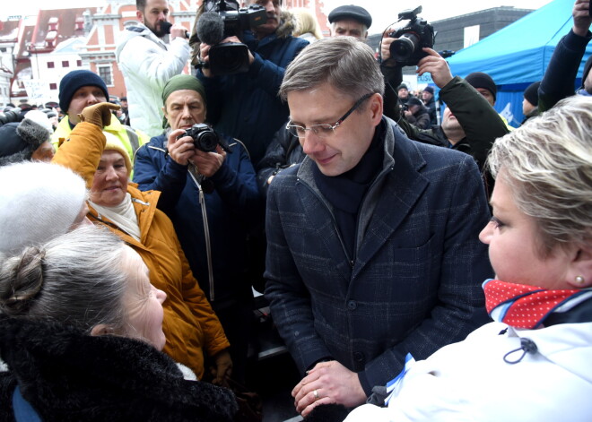 Ušakovs kārtējo reizi iztur uzticības balsojumu un saglabā mēra amatu