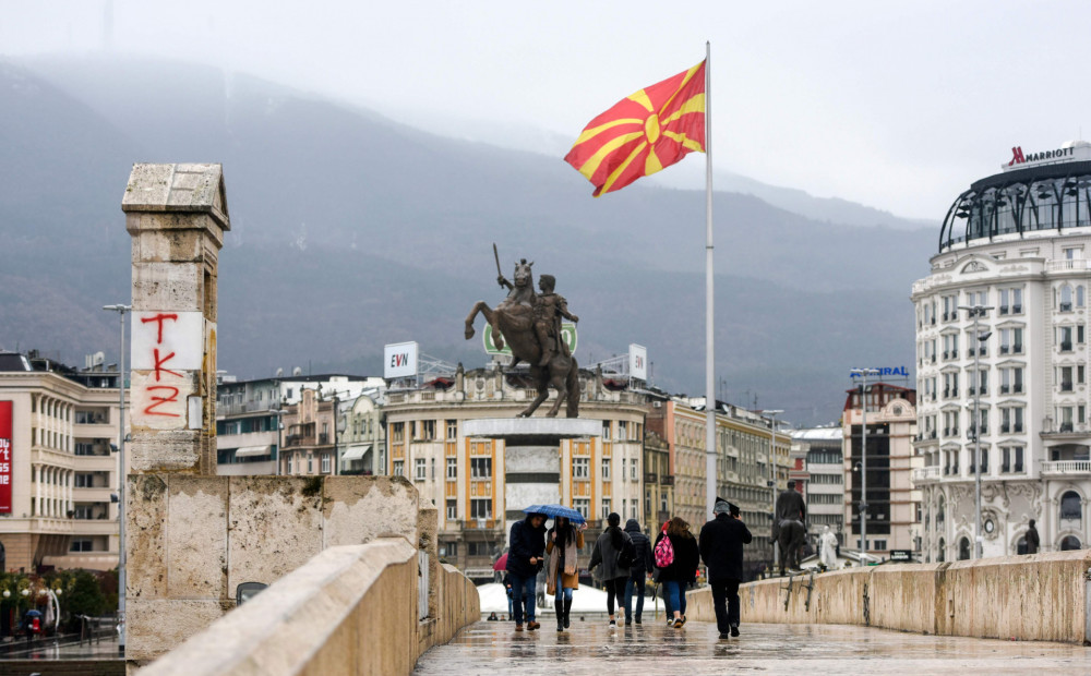 Maķedonija novāc valsts nosaukuma zīmes, gatavojoties pārdēvēšanai par Ziemeļmaķedoniju