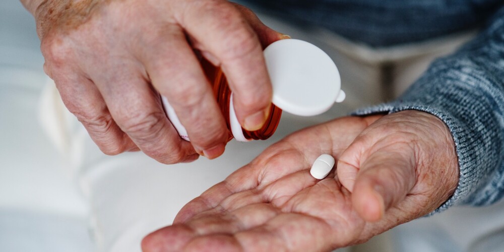 Щедрость по-латвийски: пенсионерам предлагают лекарства в долг