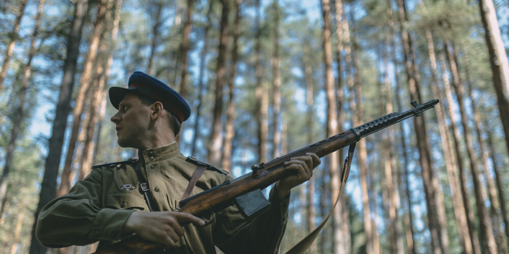 Specdienestu cīņas Latvijas mežos - jau martā gaidāma vērienīgas daudzsēriju filmas pirmizrāde