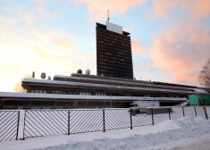 Latvijas televīzijas ēka ziemā.