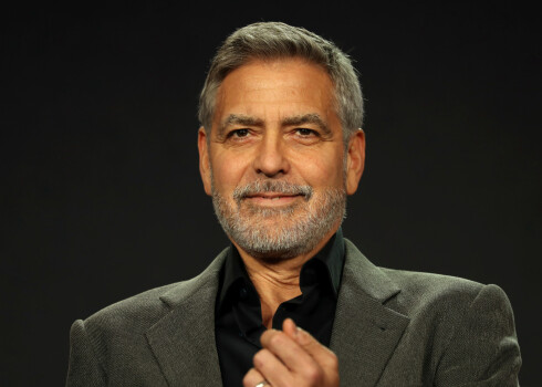 Džordžs Klūnijs izteicies par britu karaļnamu.