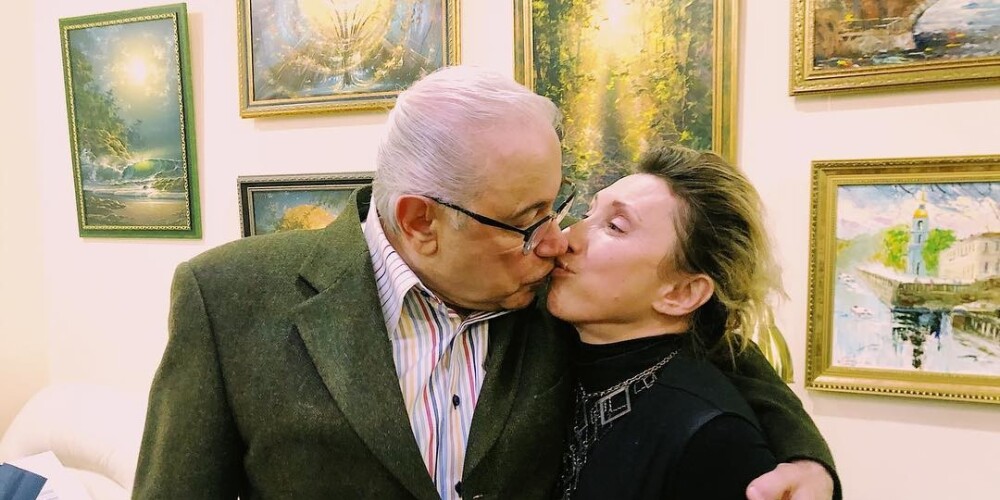 «Горячий» кадр: Евгений Петросян показал поцелуй в губы с Еленой Воробей