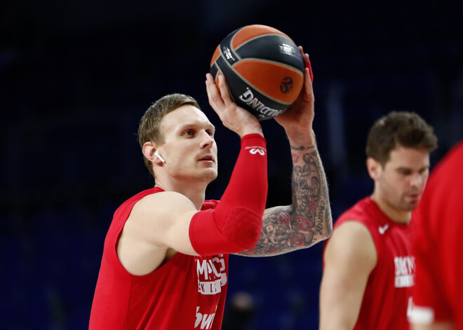 Timmas un Strēlnieka "Olympiakos" protestē pret tiesnešiem un pamet arēnu pēc nospēlēta puslaika