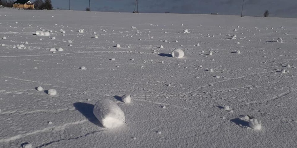 Zemgales pusē novērota fenomenāla dabas parādība - sniega veltņi