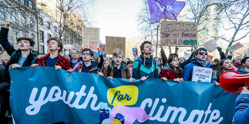Briselē 11 000 skolēnu protestos pieprasa aktīvāku rīcību cīņā ar klimata izmaiņām