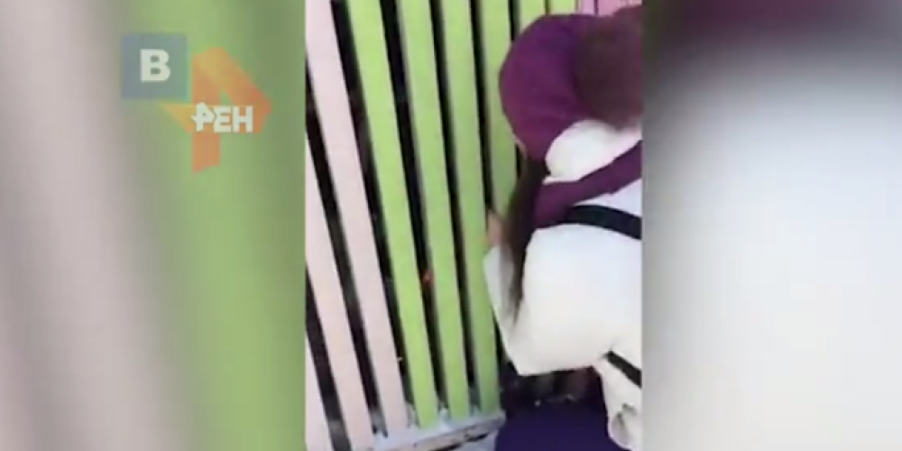 В России на веранде детсада заперли 2-летнего ребенка: он простоял на морозе в одном валенке полчаса