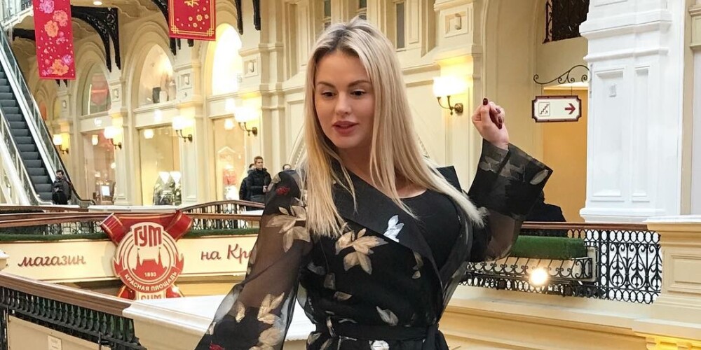 Анну Семенович обвинили в безвкусице из-за нелепого наряда