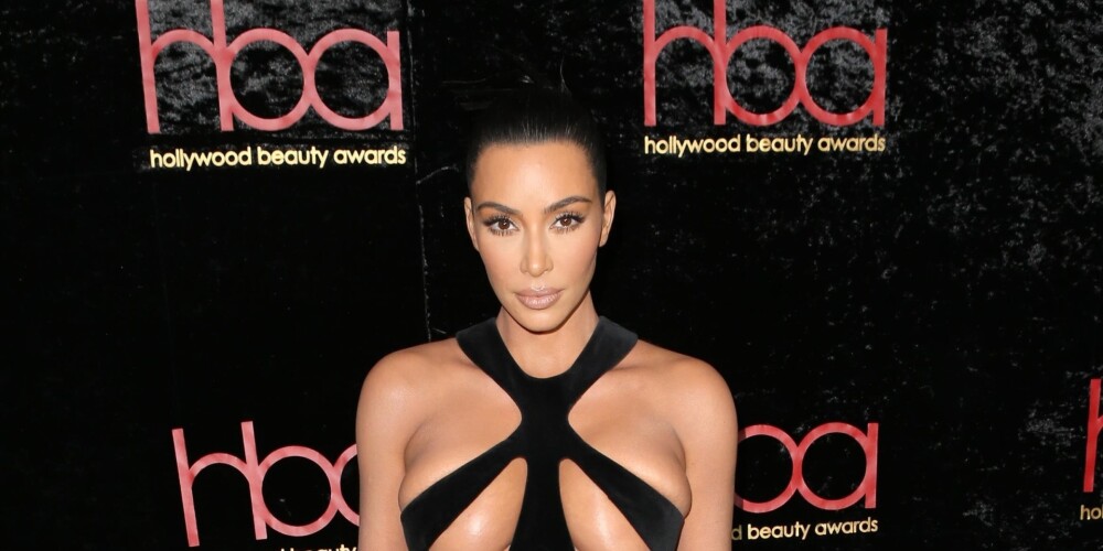 «Самое голое платье»: Ким Кардашьян потрясла Голливуд вызывающим нарядом