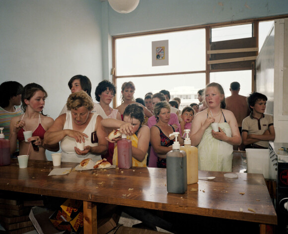 Martin Parr, Untitled (Hot Dog Stand), 1983–85; from Feast for the Eyes (Aperture, 2017)