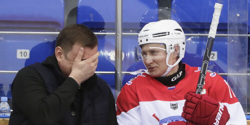 VIDEO: Putins sola neraudāt kā meitene: pat ar naga traumu viņš iemet 7 ripas hokeja spēlē