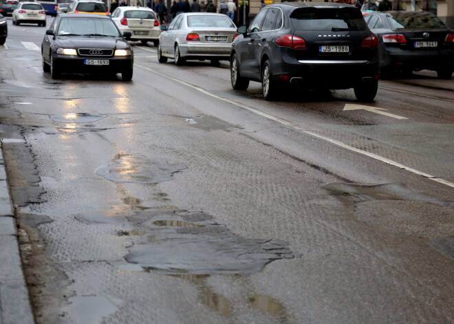 Rīgas dome pērn nav īstenojusi ielu remontu un izbūves projektus 19 miljonu apmērā