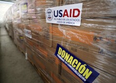 Maduro slēdzis jūras robežu, lai Venecuēla nevarētu saņemt humāno palīdzību no ASV